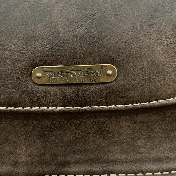 Trinity Tooled CC collection Purse - Picture 7 of 17